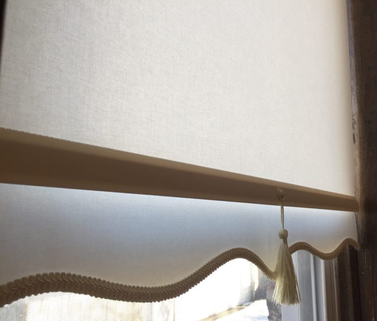 Scalloped roller shades